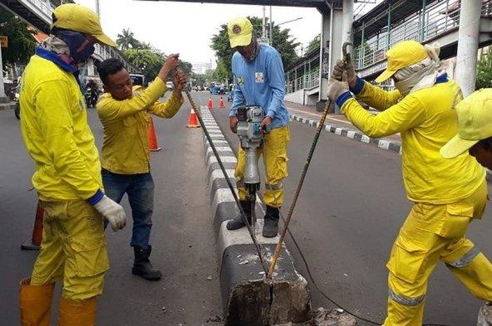 Pembongkaran separator mulai dilakukan