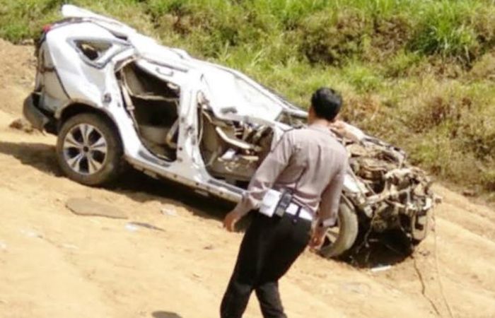 Honda CR-V terjun ke jurang di Magetan