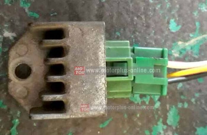 Cara deteksi gampangnya dengan mencabut soket kiprok