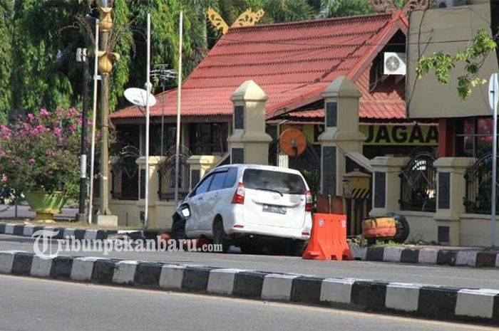Mobil yang dipakai terduga teroris