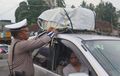Ada Apa Nih? Polisi Kasih Janur Kuning di Motor Dan Mobil Pemudik 