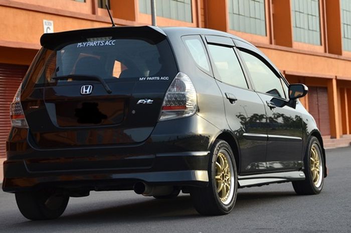 Modifikasi Honda Jazz GD3 asal Malaysia masih berlanjut ke mesin dan kabin