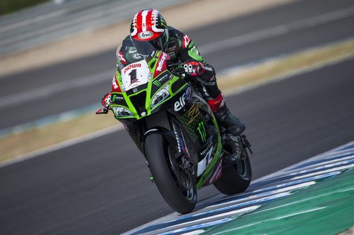 Jonathan Rea asapi Scott Redding di Superpole Race WSBK Spanyol 2020, sementara Pembalap berdarah campuran Indonesia naik podium