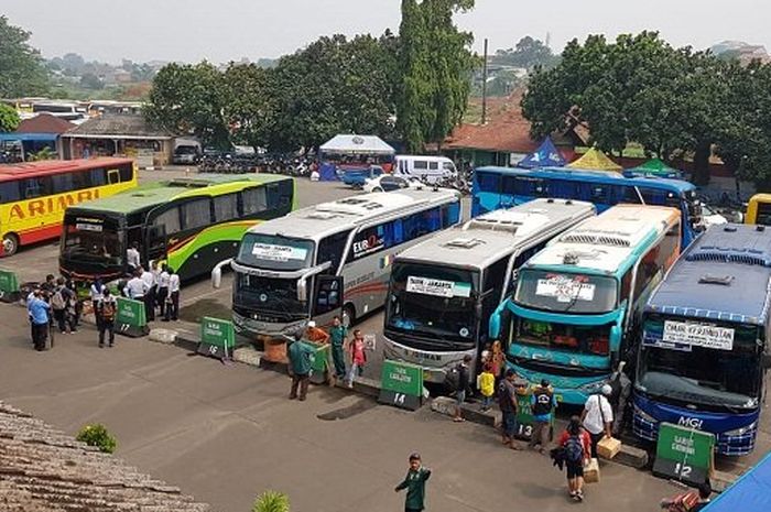 Suasana Terminal Bus Kampung Rambutan, Jakarta Timur jelang mudik Lebaran