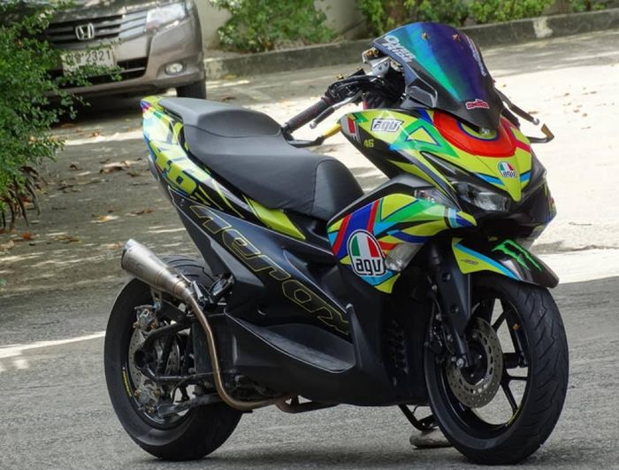 Yamaha Aerox ini sukses tampil bergaya racing look