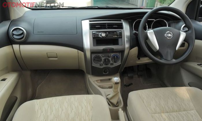 Interior Nissan Grand Livina 1.5 HWS, sudah dual tone