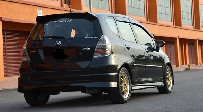 Bumper belakang Honda Jazz GD3 juga kepunyaan Honda Fit