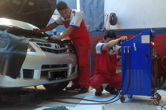 Proses kuras oli trasmisi metik mobil