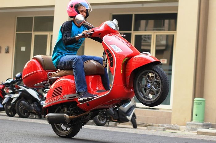 Vespa GTS Super 150 2014 Nendang Sampai Terbang