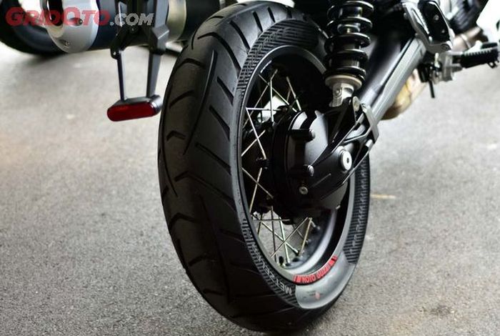 Ban Moto Guzzi V85TT