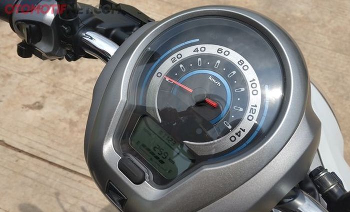 Speedometer pada New Honda Scoopy sekarang ada panel digitalnya untuk penunjuk Km dan informasi lainnya 