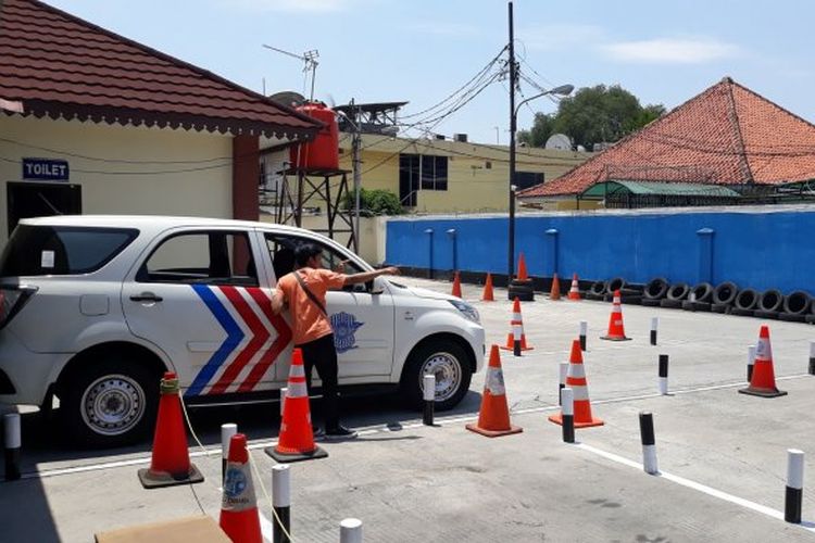 Wuih Polisi Bocorkan Ujian Teori Sim Mengerjakan 30 Soal Dalam Waktu 15 Menit Gridoto Com