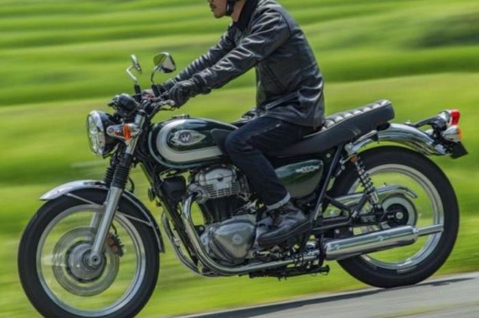 Kawasaki W800 masuk jajaran motor beraliran klasik dari kawasaki, yang tampil di panggung Tokyo Motor Show