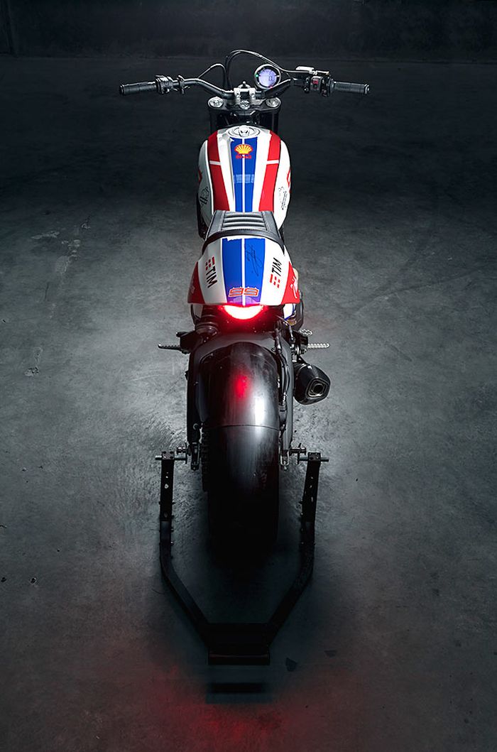 Katanya tracker tapi kok pakai ban slick