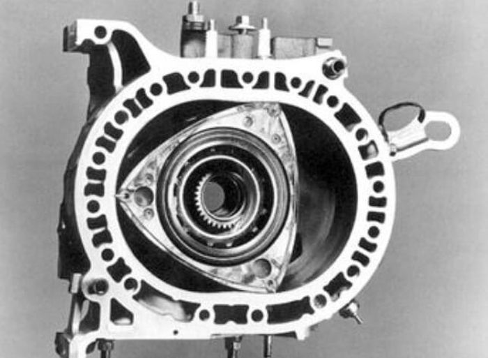 Mazda dengan mesin rotary, yang diperkenalkan pada 30 Mei 1967 dan diberi nama Cosmo Sport 11OS