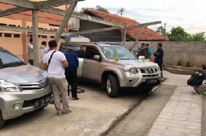 Mobil Nissan X-Trail, milik korban pembunuhan satu keluarga di Bekasi, ditemukan polisi setelah polisi mendapatkan laporan dari pemilik kontrakan
