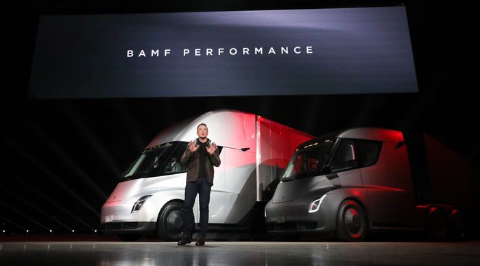Elon Musk saat launching Tesla Semi dengan tag Bad Ass Mother F**ker Performance, dilansir oleh www