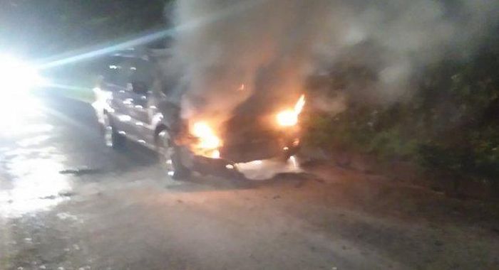 Mitsubishi Chariot yang terbakar di tol TB Simatupang