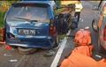 Toyota Avanza Hantam Truk di Tol Cipali, Kondisi Remuk, Bodi Terkelupas
