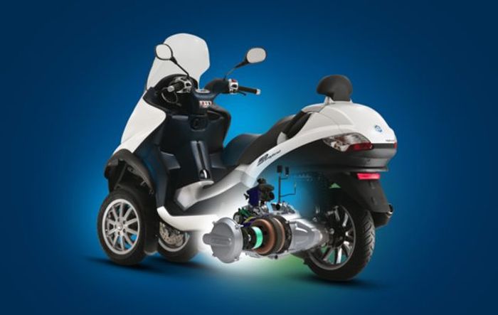 Sistem hybrid di Piaggio MP3 Hybrid 300 