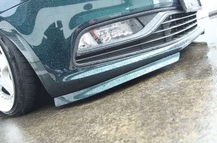 Add-on body kit depan dan sideskirt, upaya mengakali mobil terlihat lebih &lsquo;kandas&rsquo;
