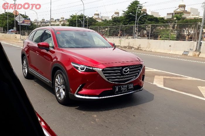 All New Mazda CX-9 saat melaju di jalan perkotaan