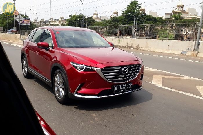 All New Mazda CX-9 saat melaju di jalan perkotaan