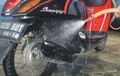 Bisa Bikin Bodi Baret, Hindari Kebiasaan Ini Saat Cuci Motor