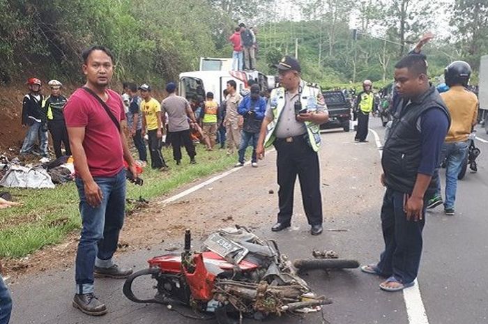 Kecelakaan kembali terjadi di Tanjakan Emen, Subang Jabar.