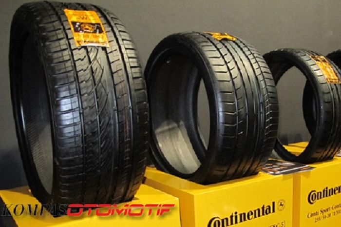 Pattern ban mobil untuk membuang air di jalan basah