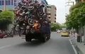 Video Kumpulan Pengemudi Truk Overload, Ngeri Liatnya