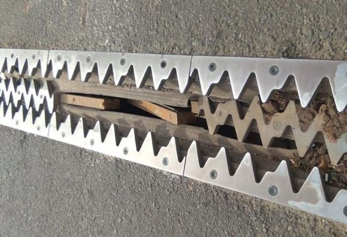 Kondisi retakan di fly over Cengkareng, Jakarta Barart.