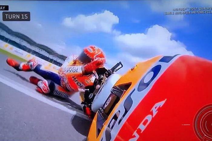 Marc Marquez jatuh di sirkuit Sepang saat kualifikasi MotoGP Malsysia 2017
