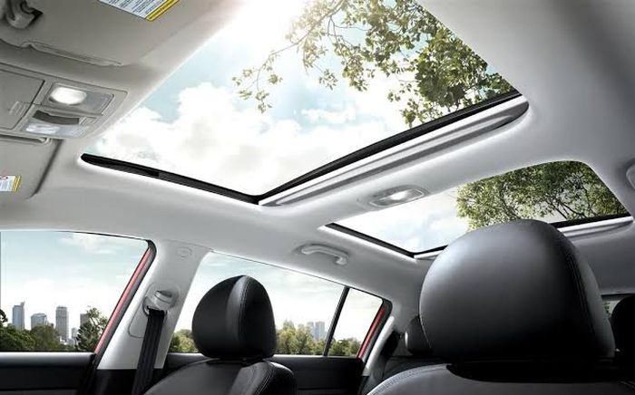 Ilustrasi panoramic sunroof di KIA Sportage III