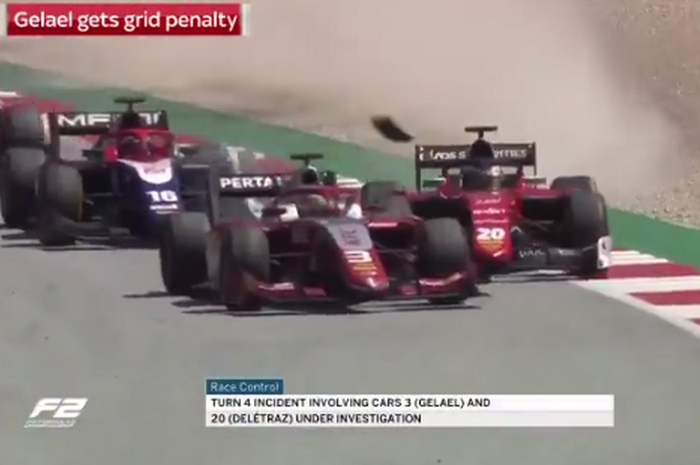 Sean Gelael (#3) saat terlibat bentrok dengan Louis Deletraz di race 2 F2 Austria yang berakibat penalti