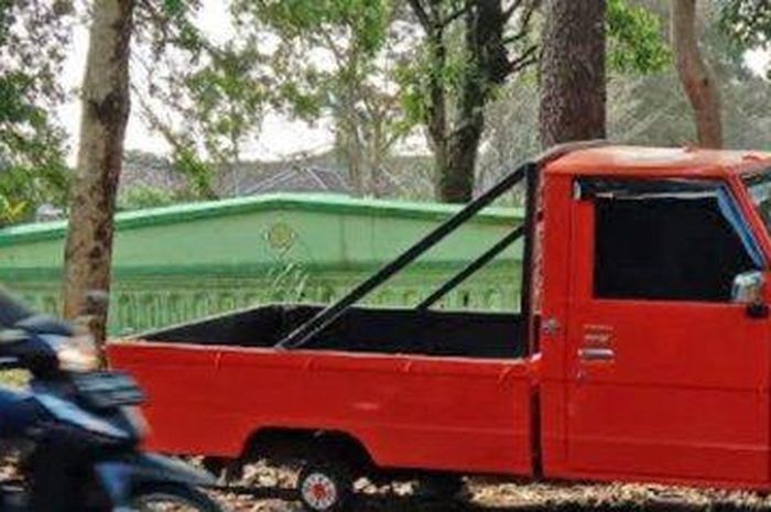 Empat roda Toyota Kijang Doyok Pikap menjadi sasaran pencurian di kota Malang, Jawa Timur