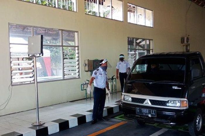 Proses uji kir kendaraan di Dishub Batang dengan protokol kesehatan, Senin (22/6/2020).