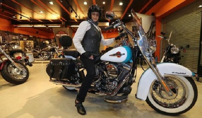 Salah satu wanita pengendara Harley-Davidson