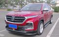 Kembaran Wuling Almaz Mentereng Bertabur Krom, Interior Merah Menyala