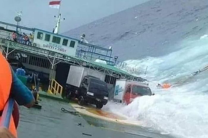 Kapal feri Lestari Maju tenggelam di perairan Selayar, Makassar.