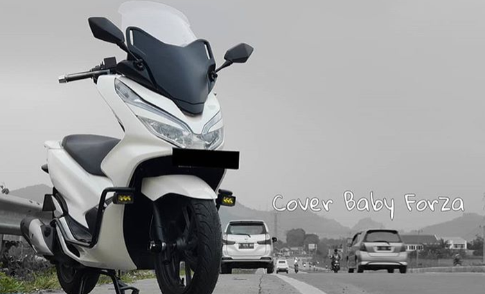 Honda PCX150 dengan cover mirip punya Honda Forza