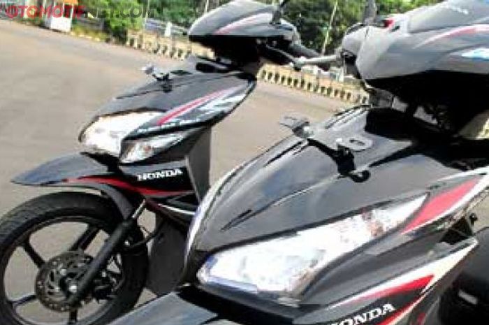 Beda Honda Vario 110 injeksi dan karburator (kiri)