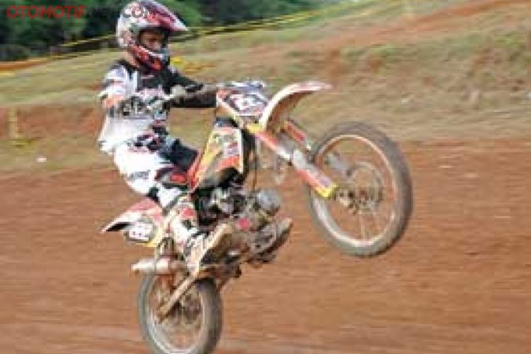 Honda Blade Buat Berlari Di Tikungan Grasstrack Gridoto Com