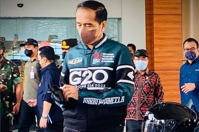 Jaket Rabbit &amp; Wheels bertema G20 Indonesia yang dikenakan Presiden Jokowi
