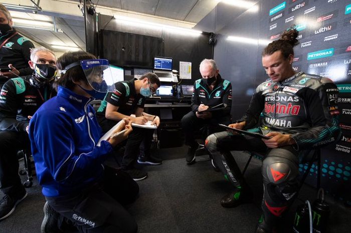 Ilustrasi perpindahan kepala mekanik di tim