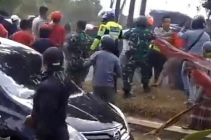 Bentrokan pemotor dengan gerombolan debt collector pecah di Magelang.