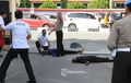 Sigap! Mapolda Riau Diserang Ada Korban Yang Dibawa Pakai Mobil Patroli