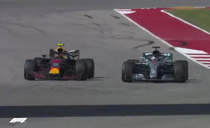 Max Verstappen ketika menjalani duel sengit dengan Lewis Hamilton di GP F1 Amerika