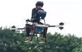 Kreatif, Pria Asal China Ciptakan Transportasi Baru Untuk Belah Kemacetan Bernama Skuter Terbang