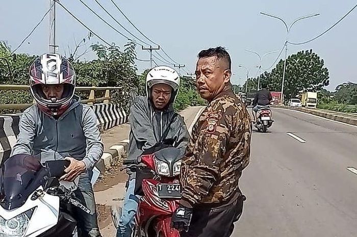 Polisi gadungan minta duit ke pemotor di Karawang